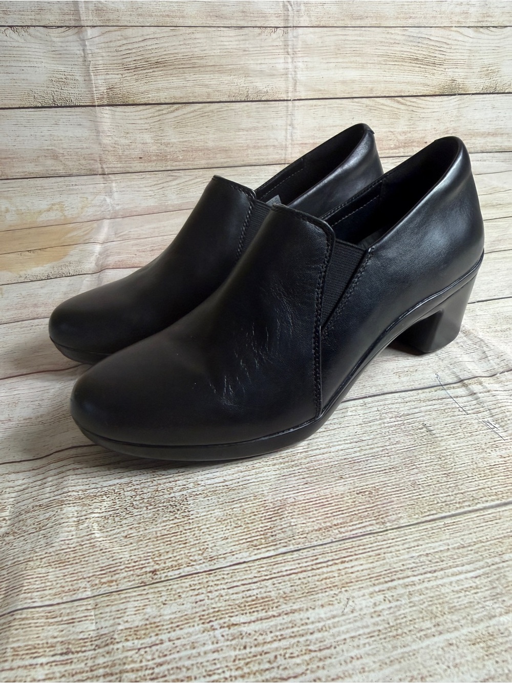 NWOT Aravon Lexee Twin Gore Dress Pump  bootie. Black leather   Size 10
